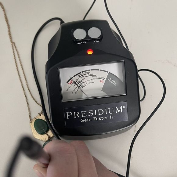 Unique Style Gold Plated Geometric Green Stone Pendant Necklace Stunning - Picture 5 of 5